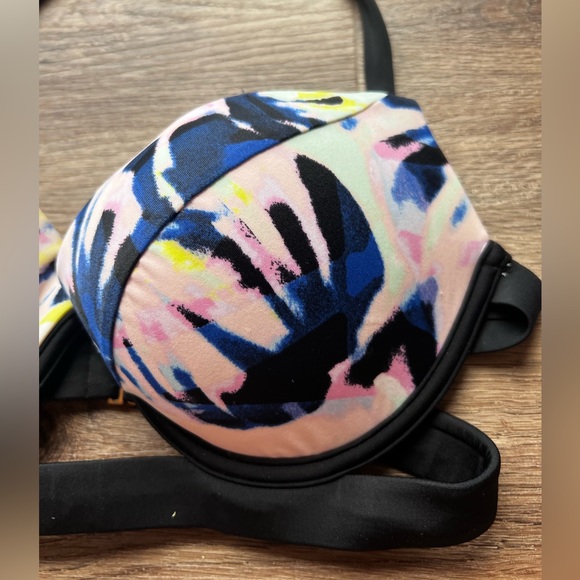 Victoria’s Secret Banded Hottie Halter Bikini Top - Picture 5 of 10